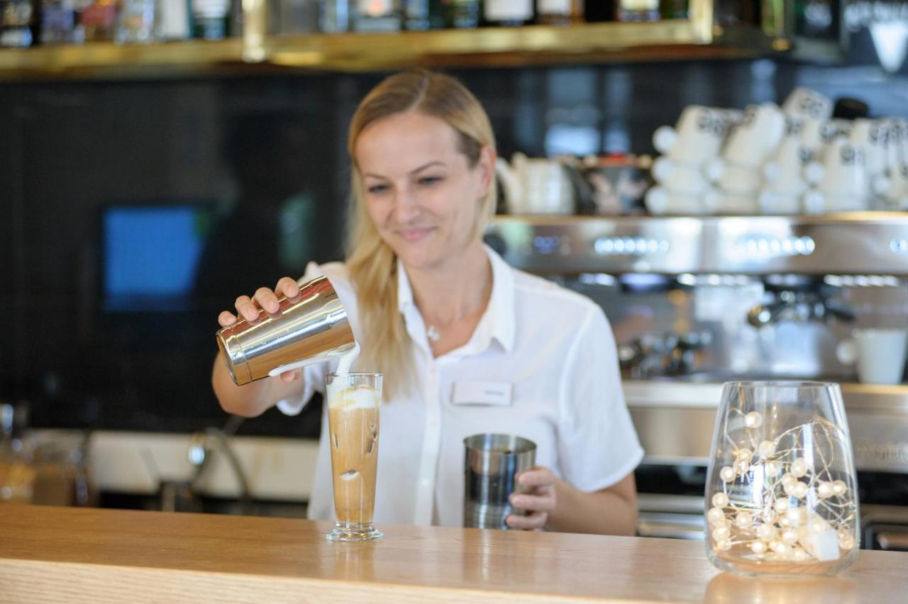 Seasabelle Near Athens Airport 3*
